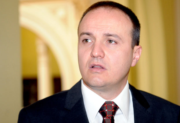 Шпијунка: Раденковић „ухватио боју” на тезгама